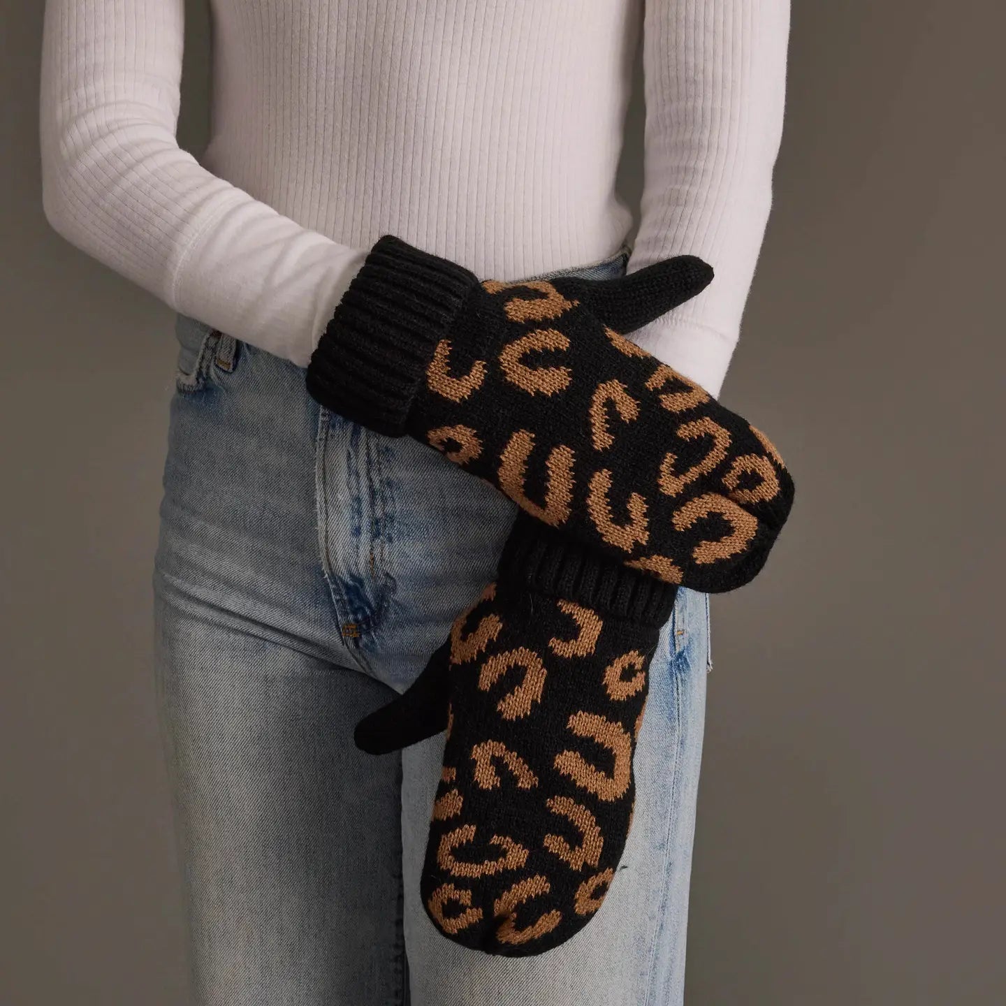 Black Leopard Pattern Knit Mittens