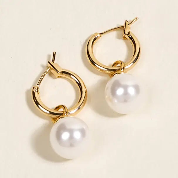 Standout Earrings – Dainty Pearl