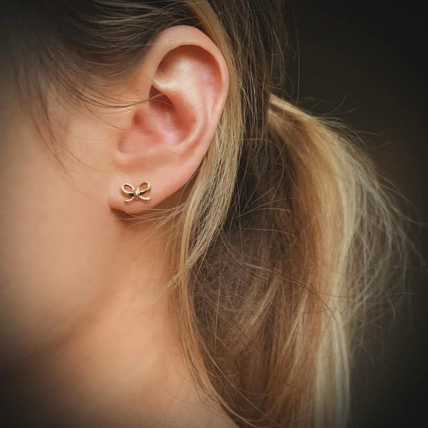 Bow Studs | 18k Gold