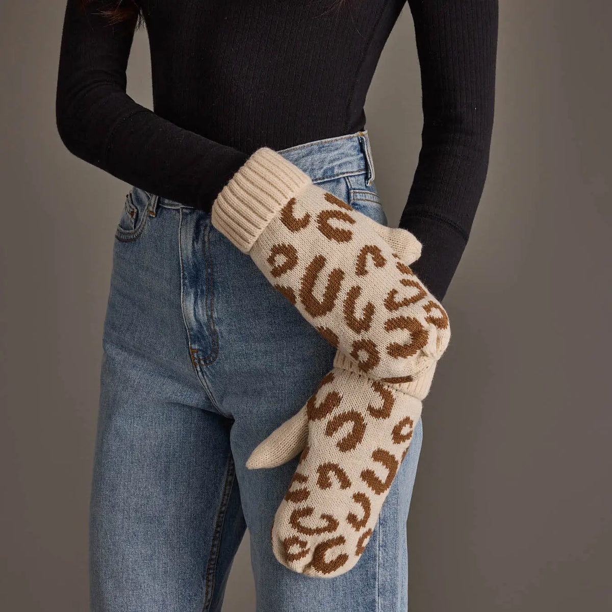 Cream Leopard Pattern Knit Mittens
